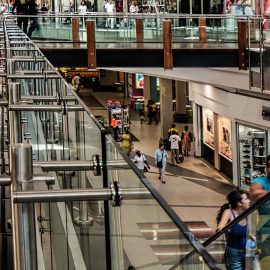 Les écrans numériques de vitrine : un atout pour votre entreprise