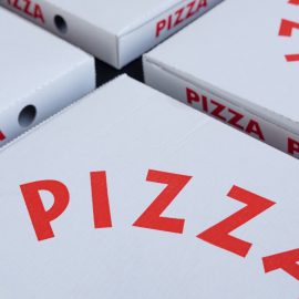 Pourquoi investir dans des boîtes à pizza personnalisées est essentiel pour votre pizzeria ?