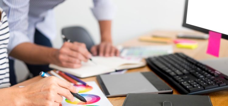 Pourquoi suivre une formation en design graphique peut booster votre carrière ? Pourquoi suivre une formation en design graphique peut booster votre carrière ?