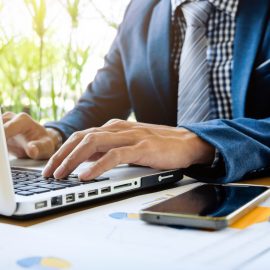 Comment gérer efficacement les tickets de support client avec un chat en direct ?