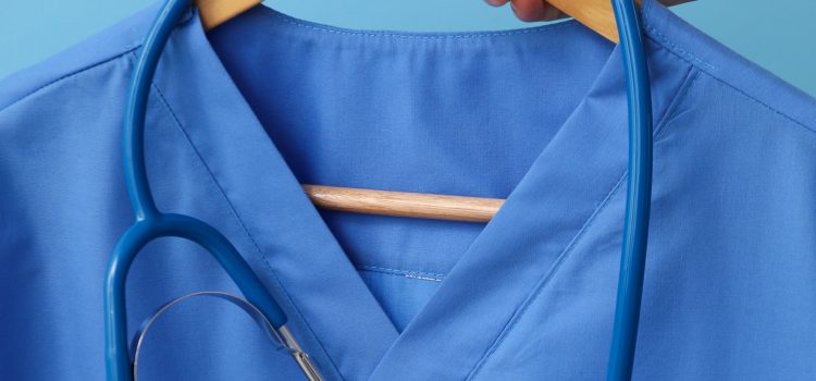 Quelle blouse tunique choisir selon votre activité professionnelle ?